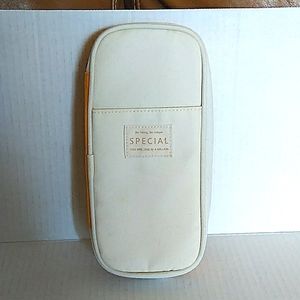 Angoo Clutch/Carry All w/Expandable Pouch